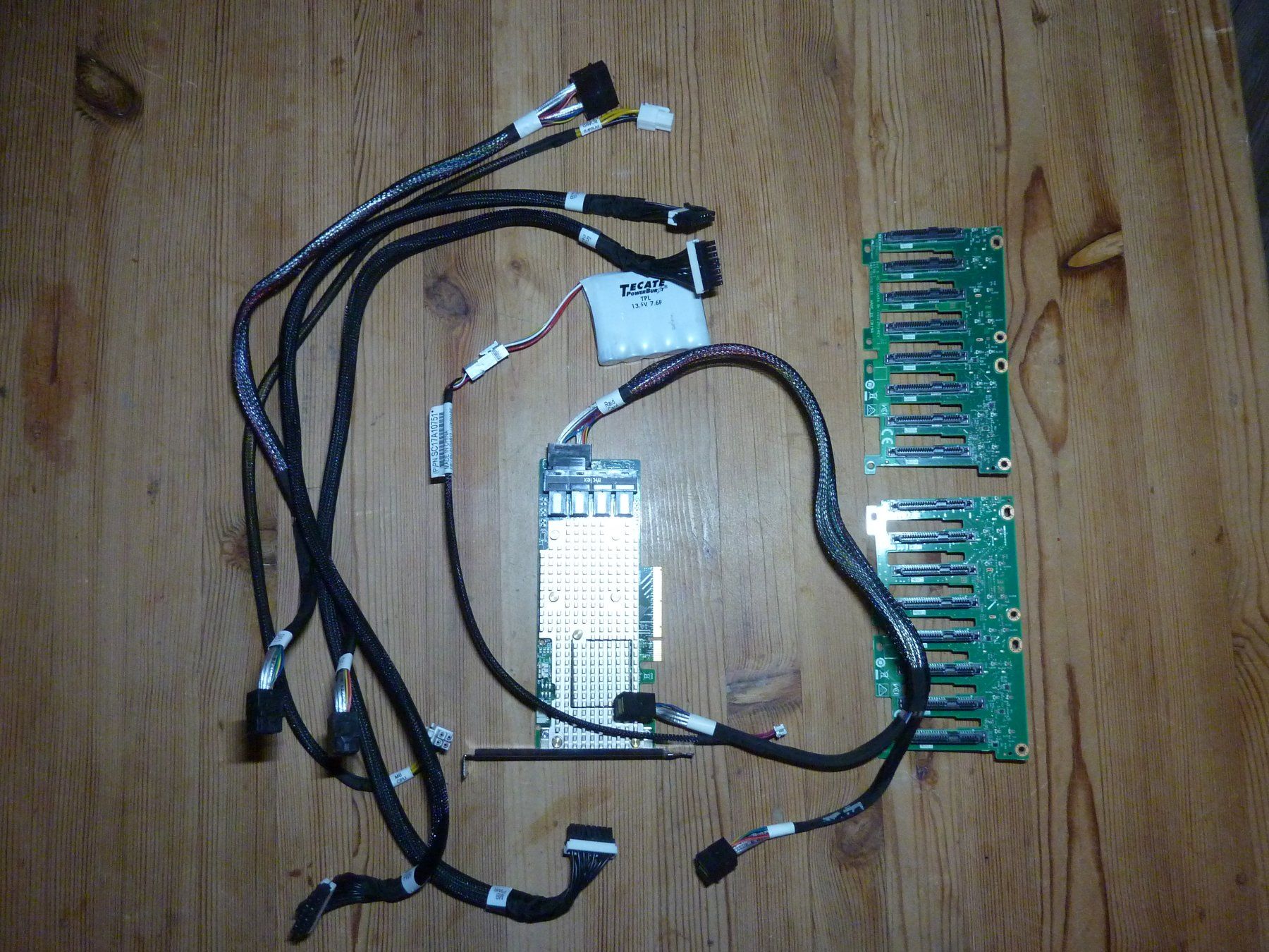 Lenovo 930-16i Raid Controller+Câbles et deux cartes HDD/SSD