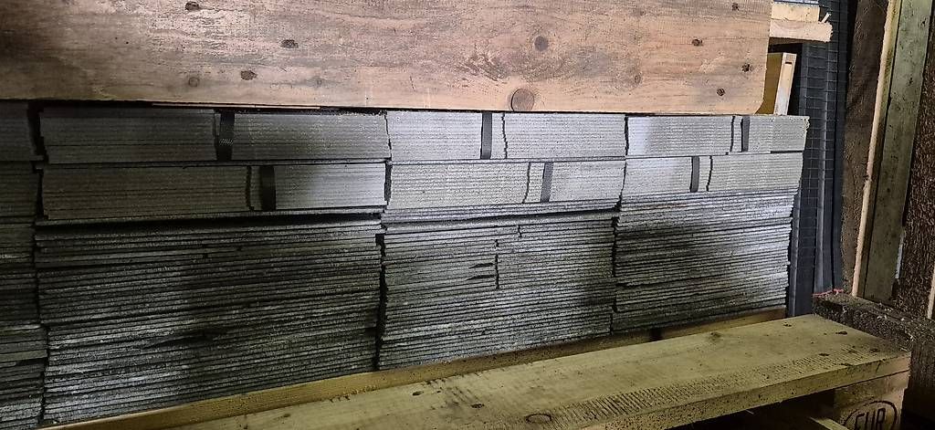 Eternit Piatti di portata: Faserzement (Eternit) Fassadenplatten 40m2 – Usato da Seedorf UR venduto da Eschholz 4