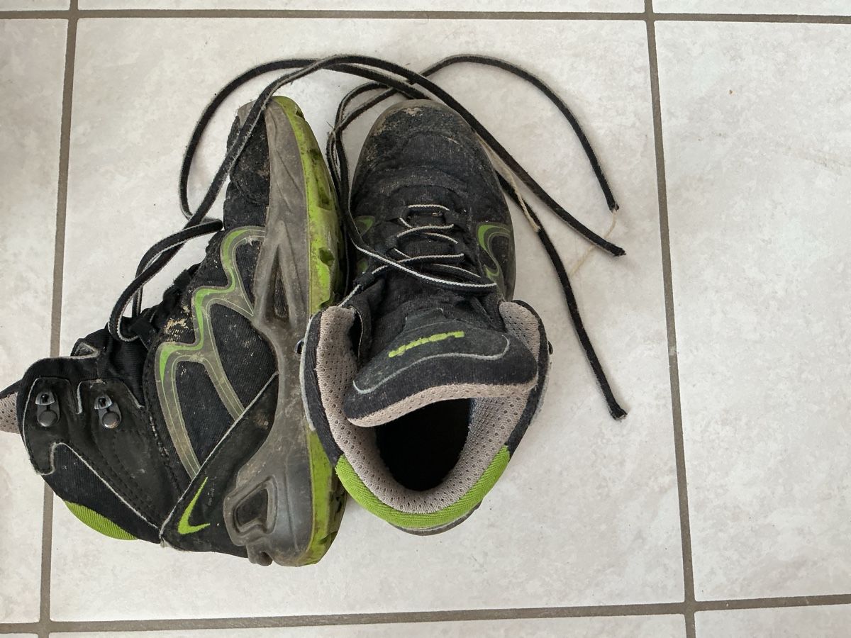 Lowa Chaussures garçon: Kinderwanderschuhe Grösse 32 – D'occasion à Grellingen par gartenzwerg03