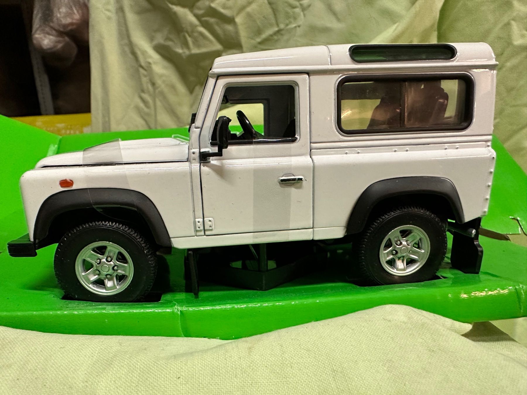 Land Rover Modellini d'auto: Land Rover defender gb 4x4 – Nuovo (secondo la descrizione) da Reinach AG venduto da rares75