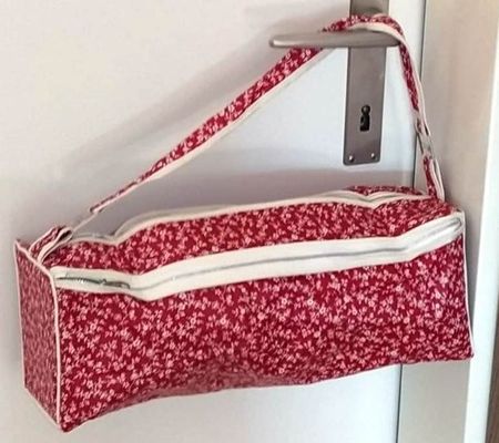 Sporttasche mit 2 Fächer, rot/weiss -33 cm x 13 cm x 12 cm-