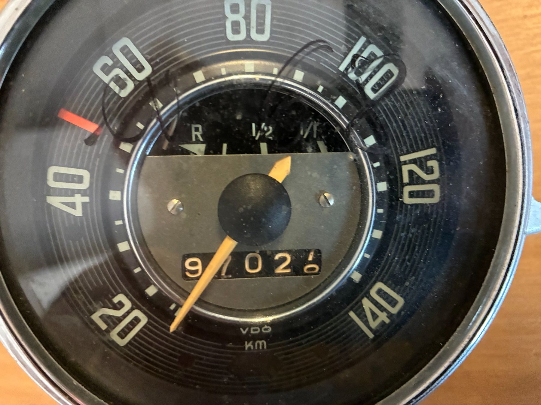 Tutti pezzi di ricambio auto: VW Käfer Karmann Tachometer VDO 140 km/h Oldtimer – Usato da Thun venduto da Passuese 1