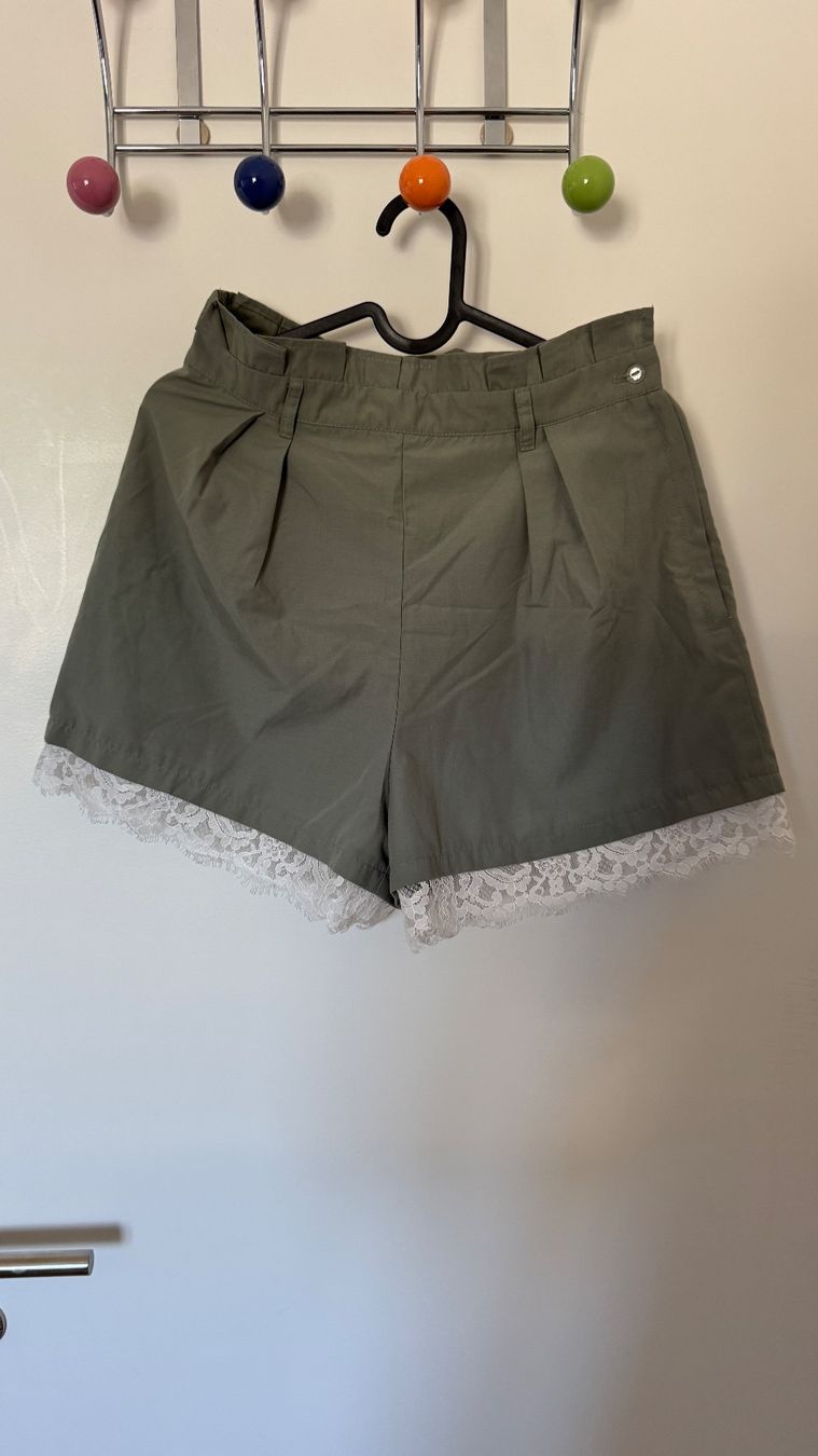 H&M Pantaloni: Khaki Shorts mit Spitze, Gr. 38 – Usato da Luzern venduto da Ecila007