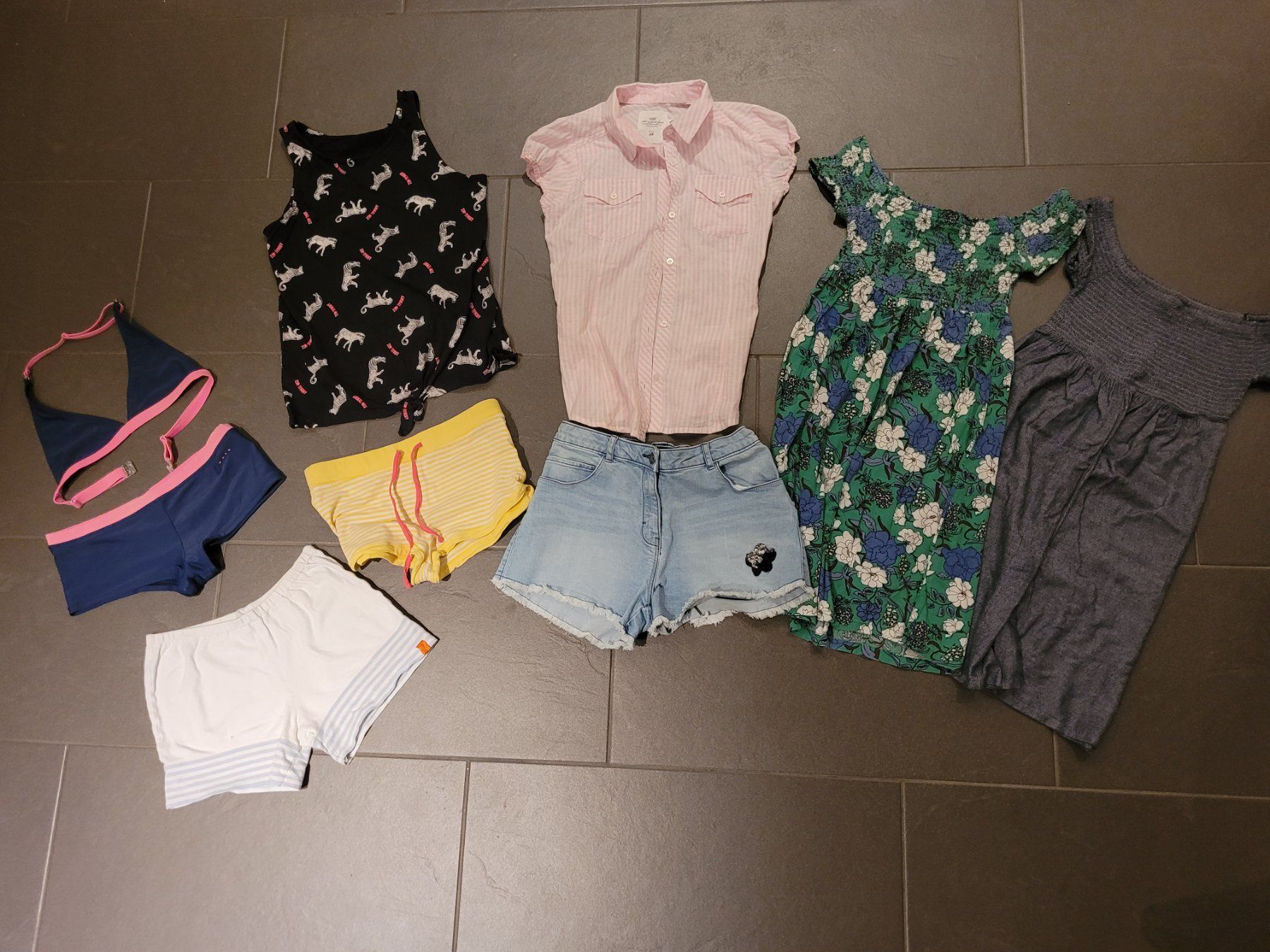 Lotti & Set di vestiti: Kleiderset mit Bikini 158/164 – Usato da Erlinsbach SO venduto da Elso72