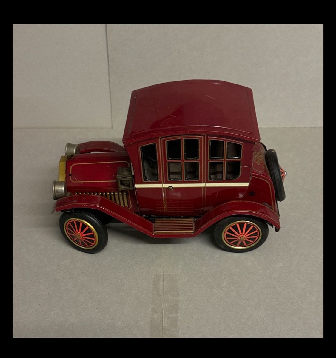 Spielzeuge: Vintage Blechauto, rot, Sammlerstück – Gebraucht aus Nussbaumen AG von olitech5415 3