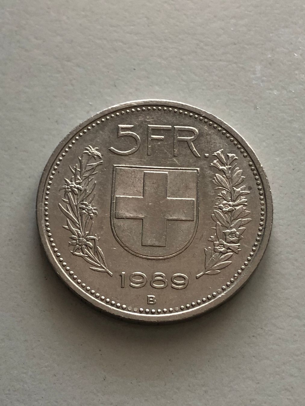 Tutti le monete: 5 Fr. 1989 mit vertiefter Randschrift – Usato da Schötz venduto da Odpa