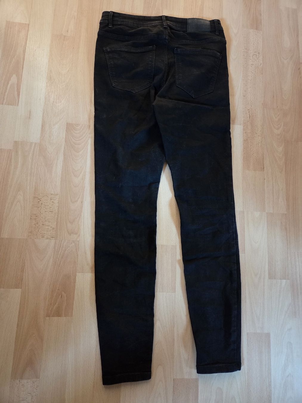 Vero Moda Jeans: Jeans noir Vero Moda, taille 32 – Gebraucht aus Courtelary von Chauvesouris 2