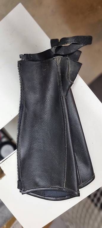 Gamaschen & Bandagen: Chaps Grösse Small – Gebraucht aus Biel/Bienne von sheila7002