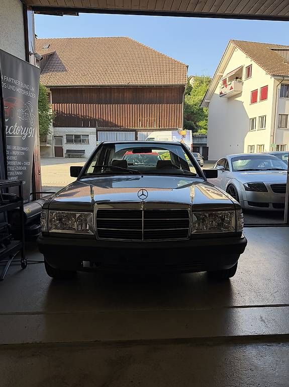 Autos: Mercedes-Benz 190E 2.0 Automat – Gebraucht aus Münchwilen AG von Vinnis 1