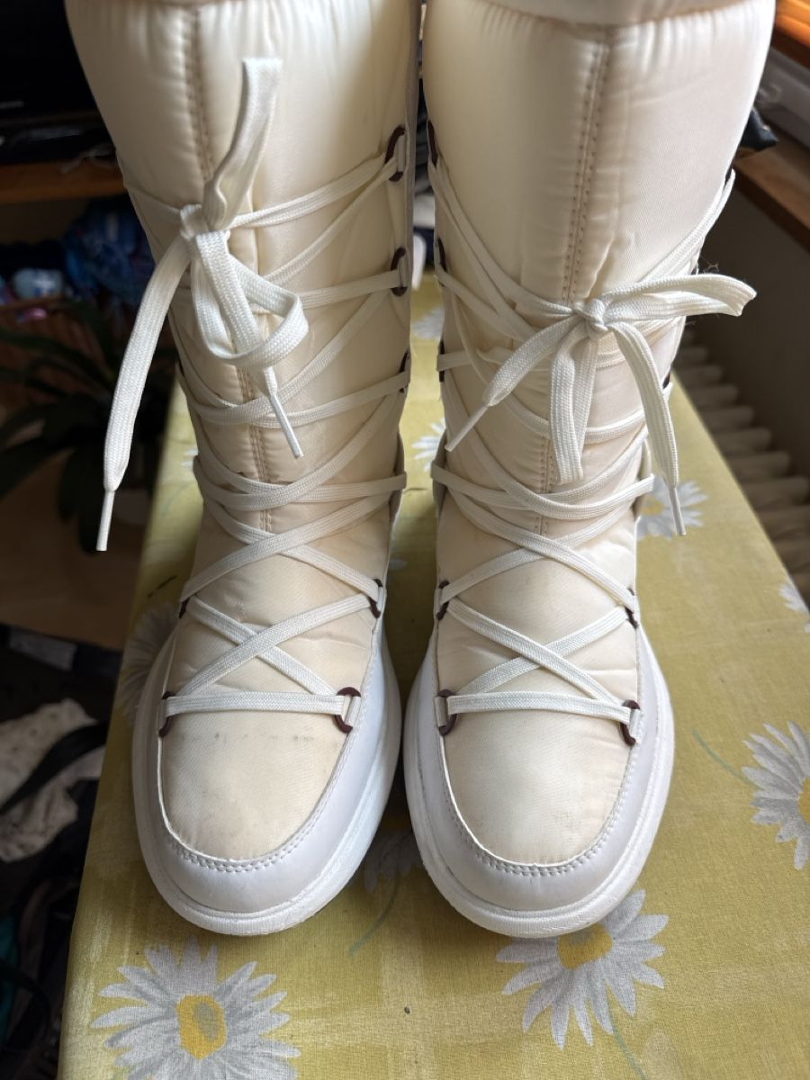 Chaussures hommes: Moonboots von Helly Hansen – D'occasion à Basel par balenadelfino 4