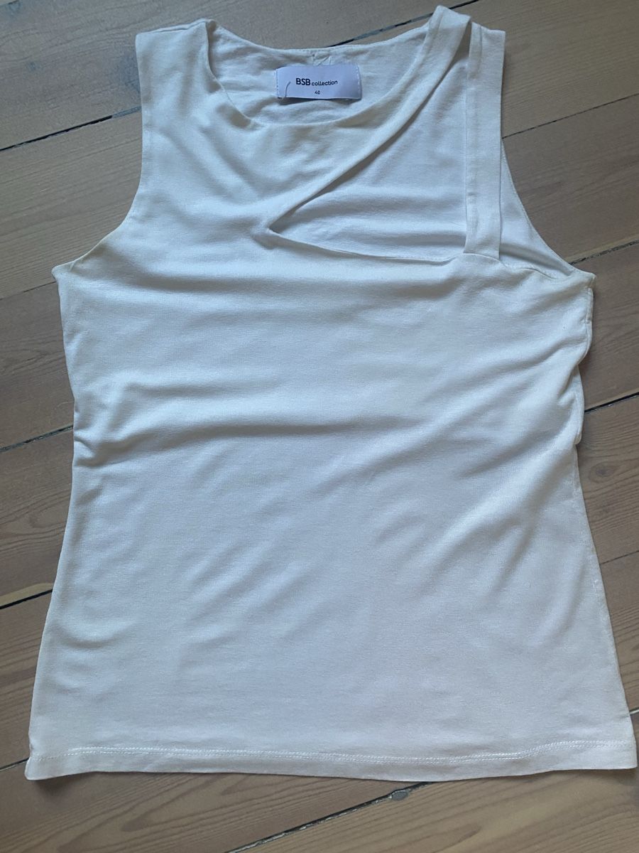 Top: BSB Collection Tank Top – Usato da Chêne-Bourg venduto da car_d88h 1
