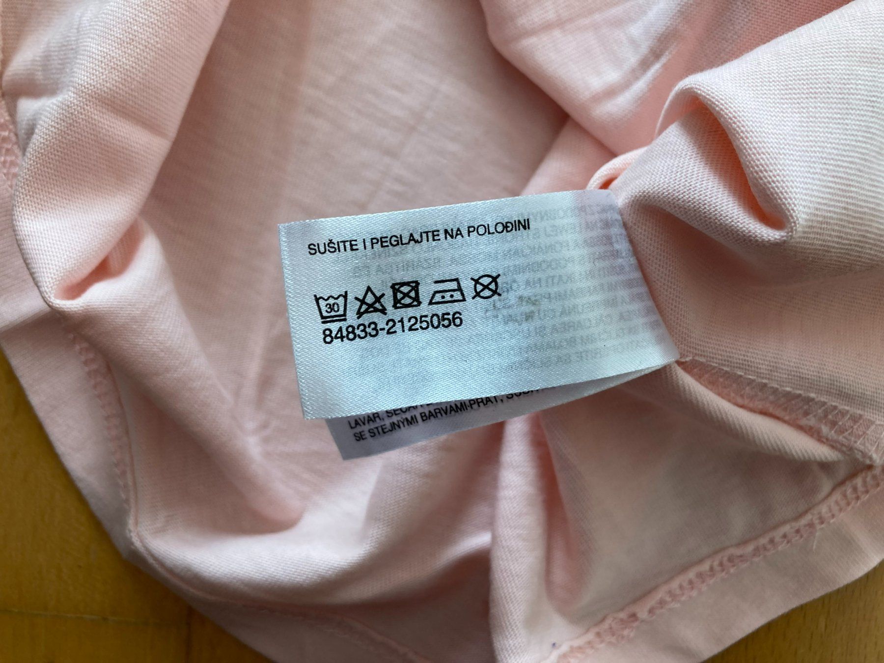 C&A Blusen, T-Shirts & Tops: T-Shirt rosa mit Schulter-Rüschen – Gebraucht aus Muttenz von Juvenile33 2
