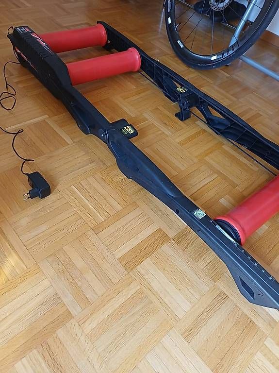 Hometrainer: Elite Arion Digital SMART B+ freier Rollentrainer – Usato da Köniz venduto da Hobbes1