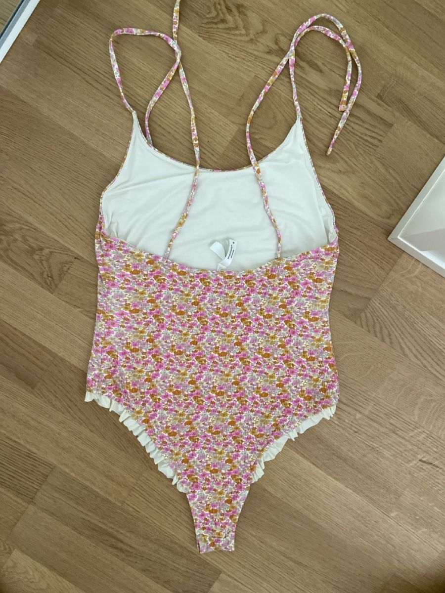 Costumi da bagno & Bikini: Badeanzug Blumenmuster Grösse M neuwertig – Usato da Bern venduto da ama_r7mc 1