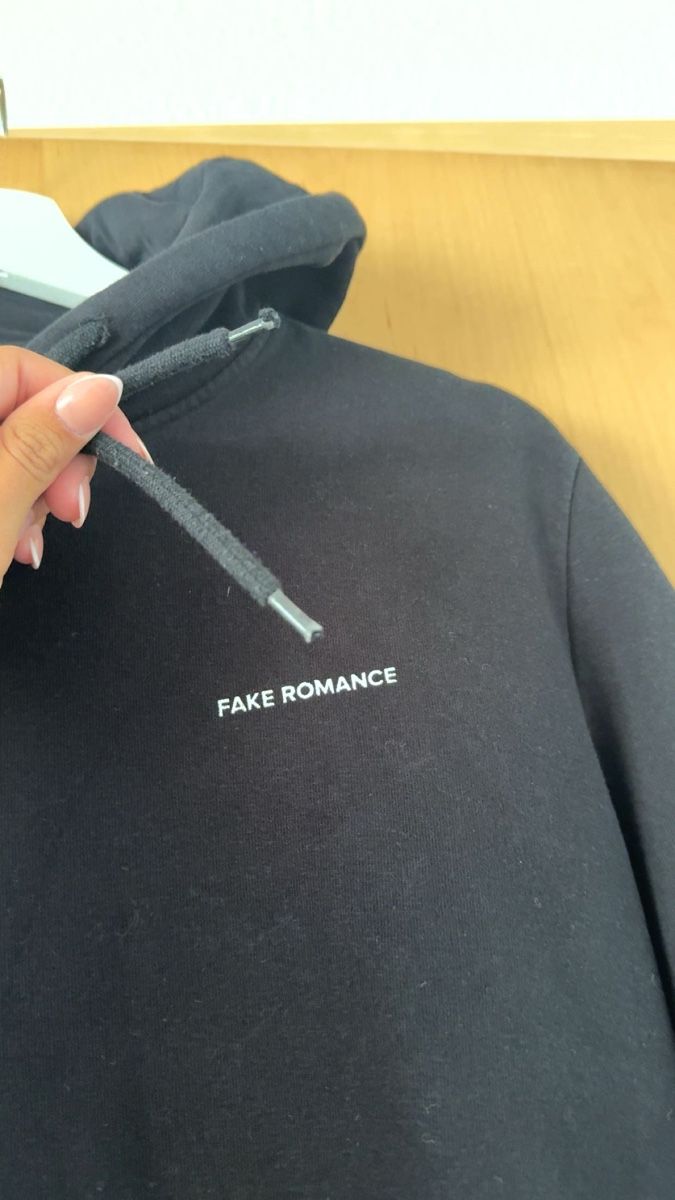 Maglioni & Felpe: Hoodie Unisex – Usato da Wilen (Sarnen) venduto da aninaschwab 1