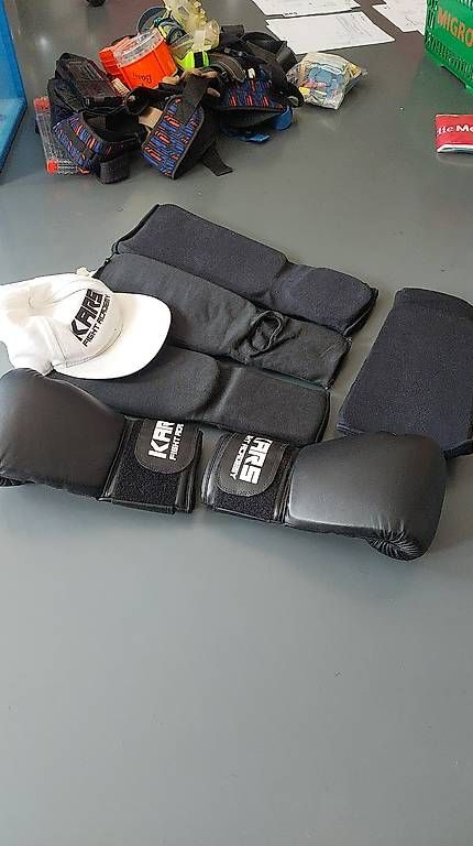 Handschuhe & Handstulpen: Kungfu Kampf Boxhandschuhe Schoner Grösse L – Gebraucht aus Ermenswil von Ingram0