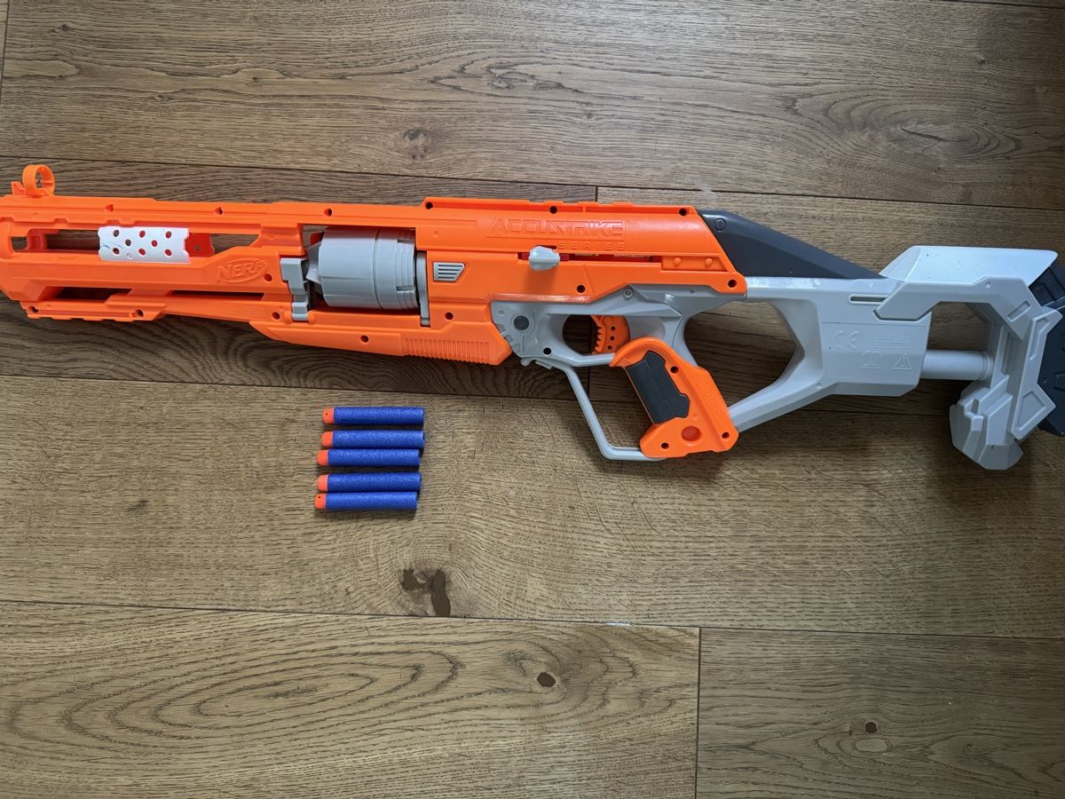 Nerf Giocattoli: Nerf Accustrike Alphahawk Blaster mit 5 Pfeilen  – Usato da Dinhard venduto da lil_9jzw