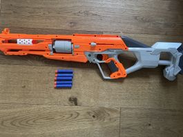 Nerf Accustrike Alphahawk Blaster mit 5 Pfeilen 