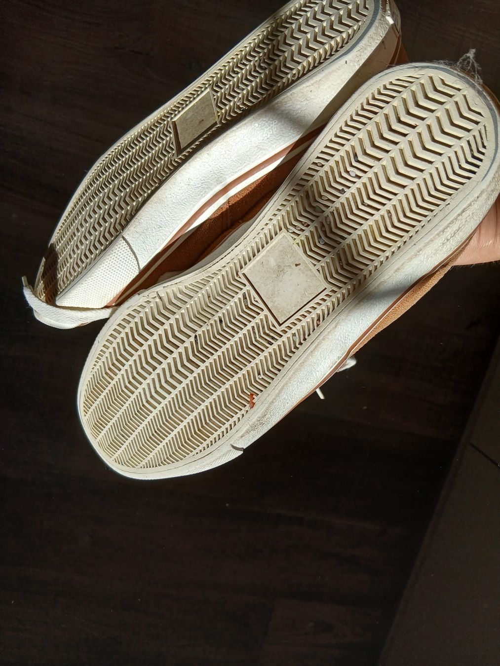 Chaussures femmes: Sneakers braun mit Futter Grösse 40  – D'occasion à Balsthal par Leila_Luna 1