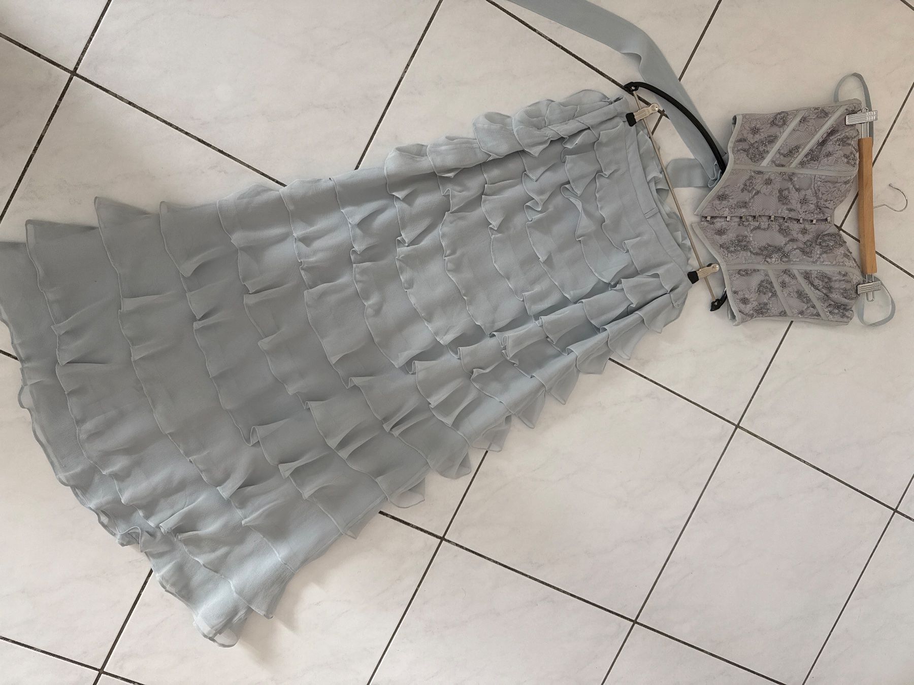 Jupes: Elegantes Deux-pieces Gr 36 – D'occasion à Zell ZH par Guffos