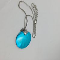 Sommerliche Halskette mit blauem Anhänger, Top Zustand 585