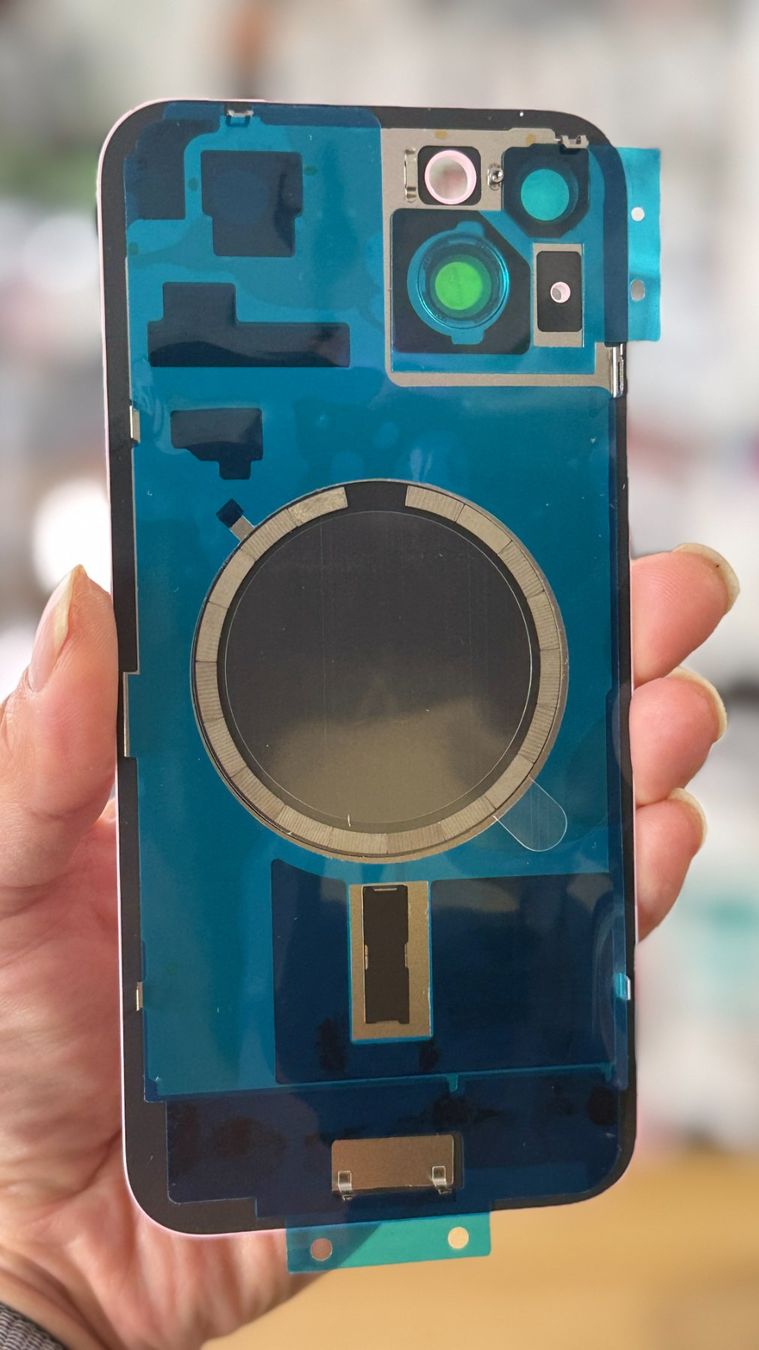 Apple Handys / Smartphones: Vitre Cache Arrière iPhone 15 plus rose – Neu und originalverpackt aus Morges von DA-repa 1