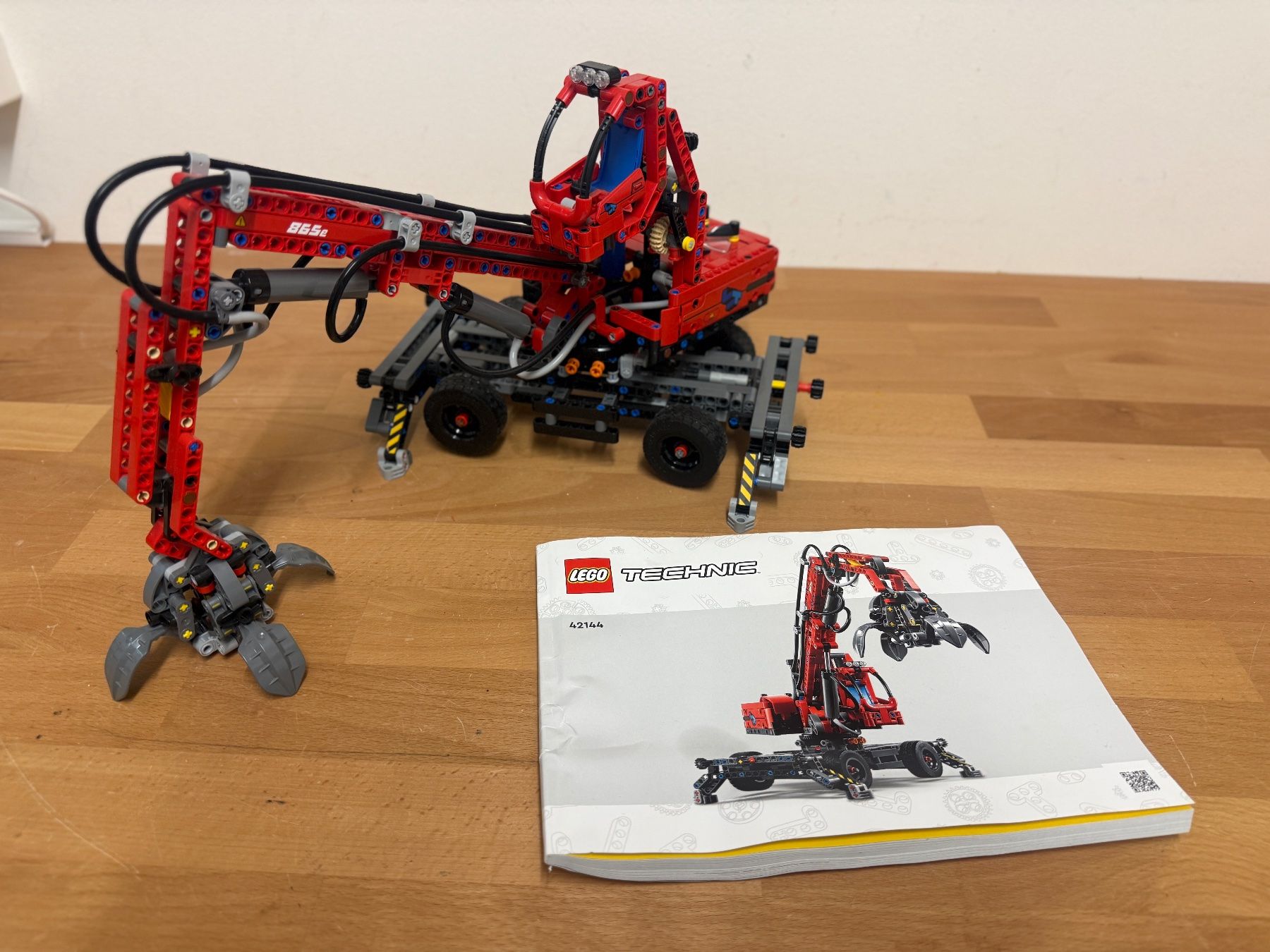Lego Spielzeuge: Lego Technic Umschlagbagger 42144 – Gebraucht aus Pfeffingen von HausammannFamily
