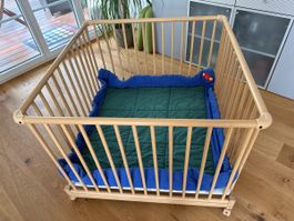 Gut erhaltenes Geuther Babylaufgitter aus Buchenholz