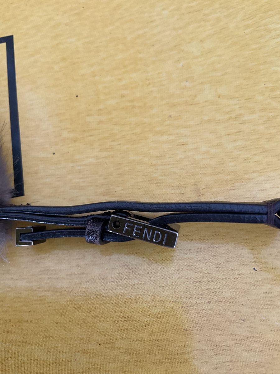 Fendi Schlüsselanhänger & - bänder: Fendi Fur Charm Keychain Dark Grey Used   – Gebraucht aus St. Gallen von accessoriella 1