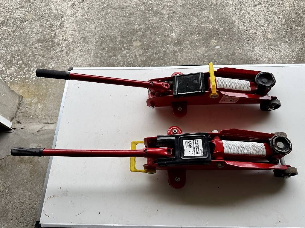 Tutti gli attrezzi: Cric hydraulique (2 pièces) – Usato da Payerne venduto da Pioneer_17