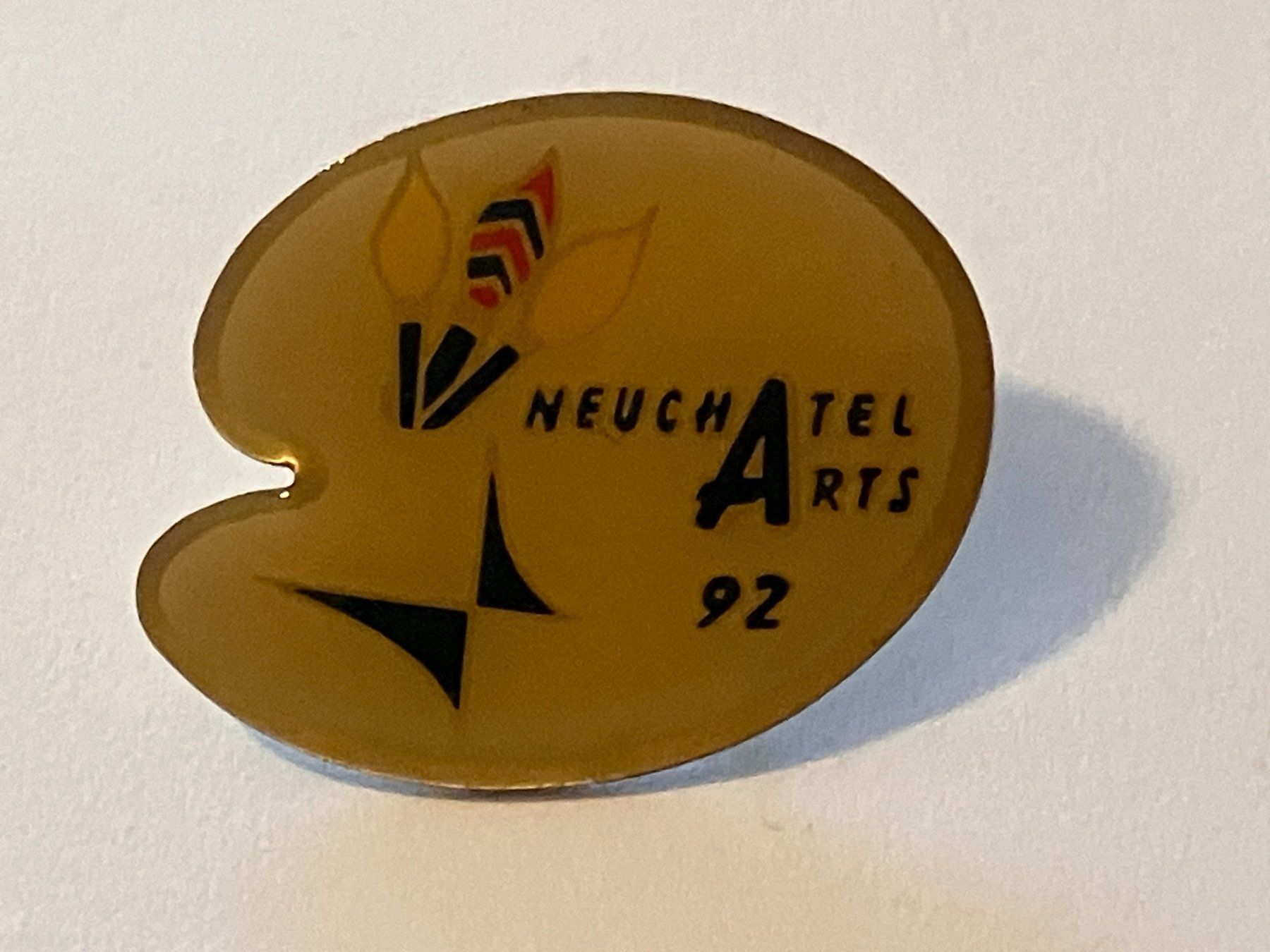 Placchette & Badge: 1 Pin Neuchatel Arts 1992 – Usato da Basel venduto da djwwpp