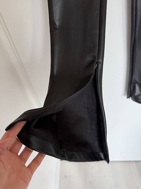 Pantaloni: Zara Hose schwarz M  – Usato da Buchberg venduto da the_w8gy 2