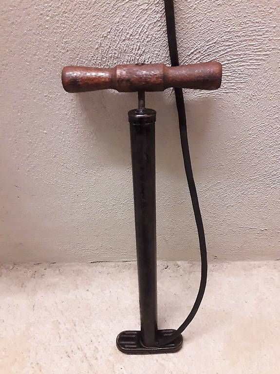 Pompes: Ancienne pompe à vélo . – D'occasion à Morges par pha_9xnc 1