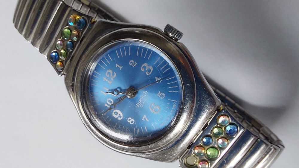 Swatch Montres: Damenuhr Montre femmes SWATCH Irony 25mm läuft – D'occasion à Neuhausen par Alfasan 4