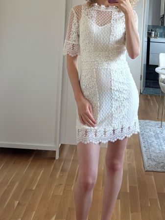 Kleid aus Spitze Maje T1