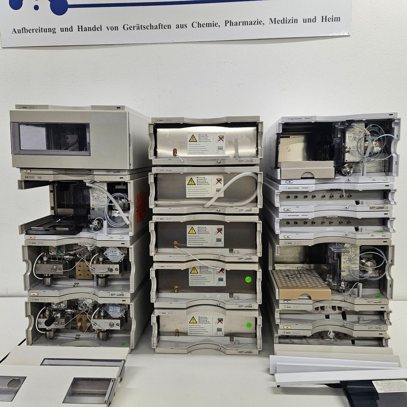 Accessori da laboratorio: Agilent 1100 Lot mit 74 Komponenten!!! – Usato da Niederdorf venduto da LeptonAG_Labor 2