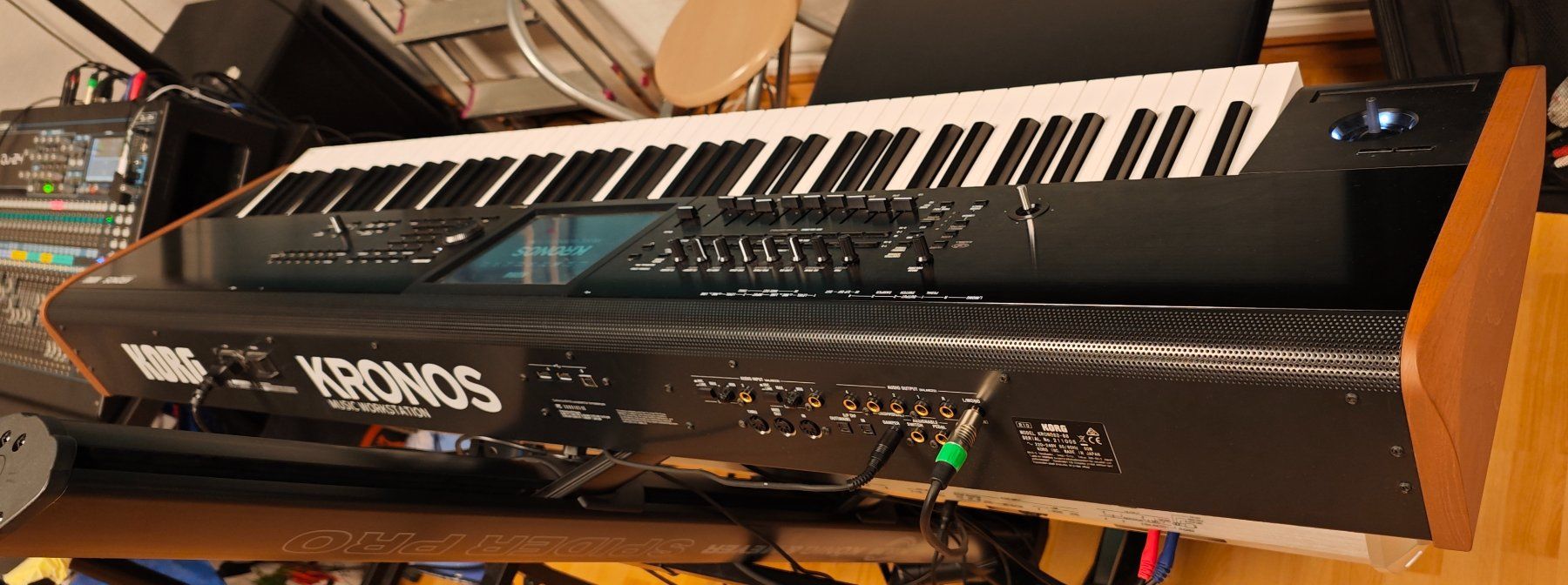 Korg Strumenti musicali: Korg Kronos MK2 88 gewichtete Tasten – Usato da Willisau venduto da Slowfly02 2