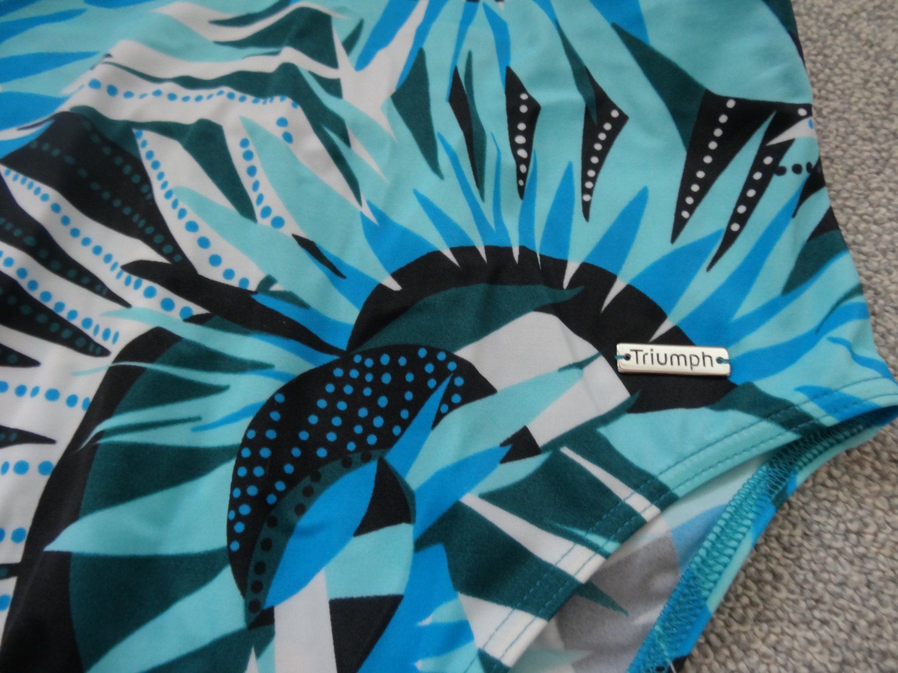 Triumph Costumi da bagno & Bikini: TRIUMPH Bikinianzug Gr 38 B. Fabrikneu – Nuovo e nell'imballaggio originale da Kleindöttingen venduto da nev_tn7c 1
