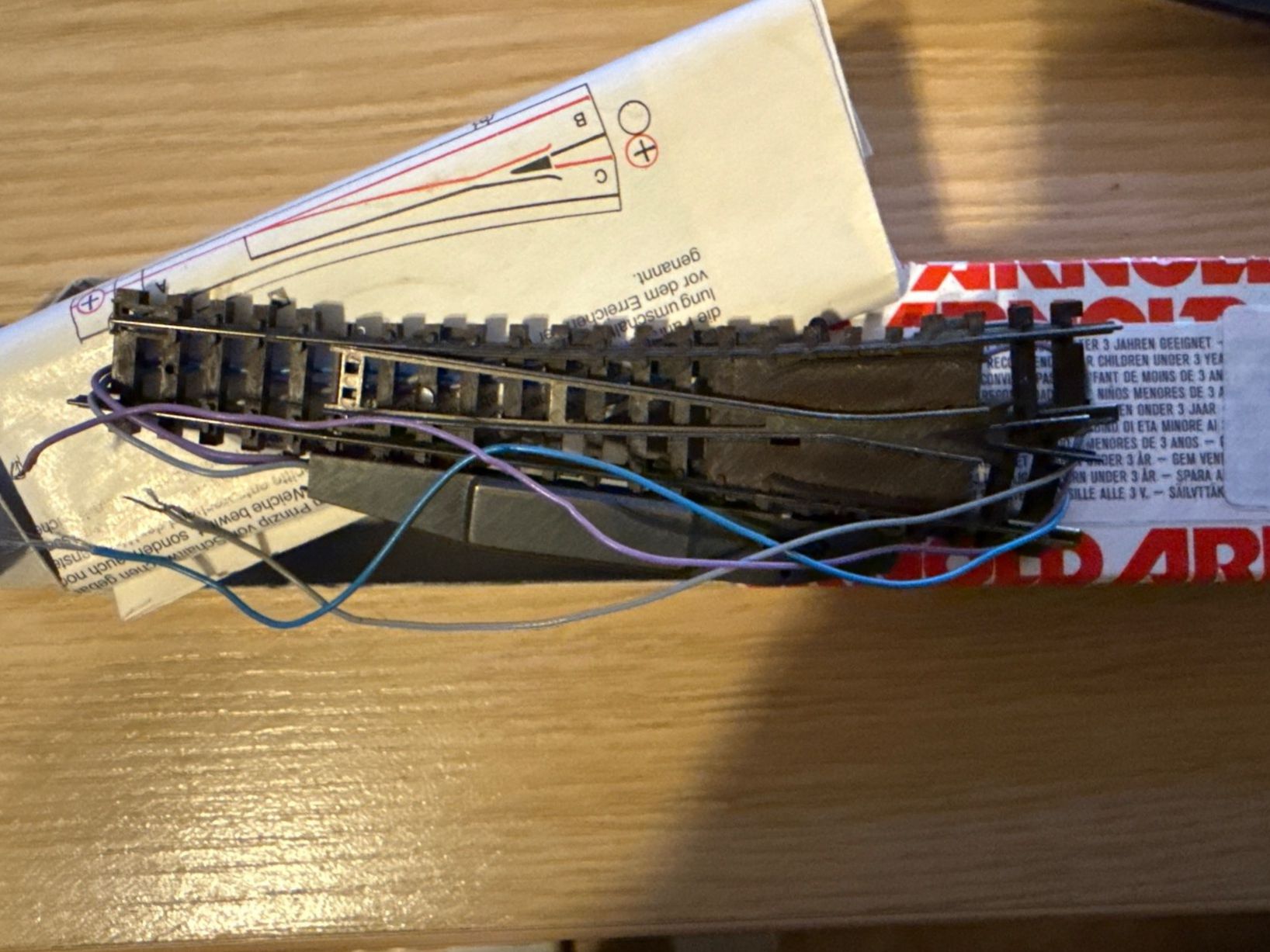 Arnold Modelleisenbahnen: Arnold Spur N elektrische Linksweichen – Neu und originalverpackt aus Rümlang von dat_2b6c