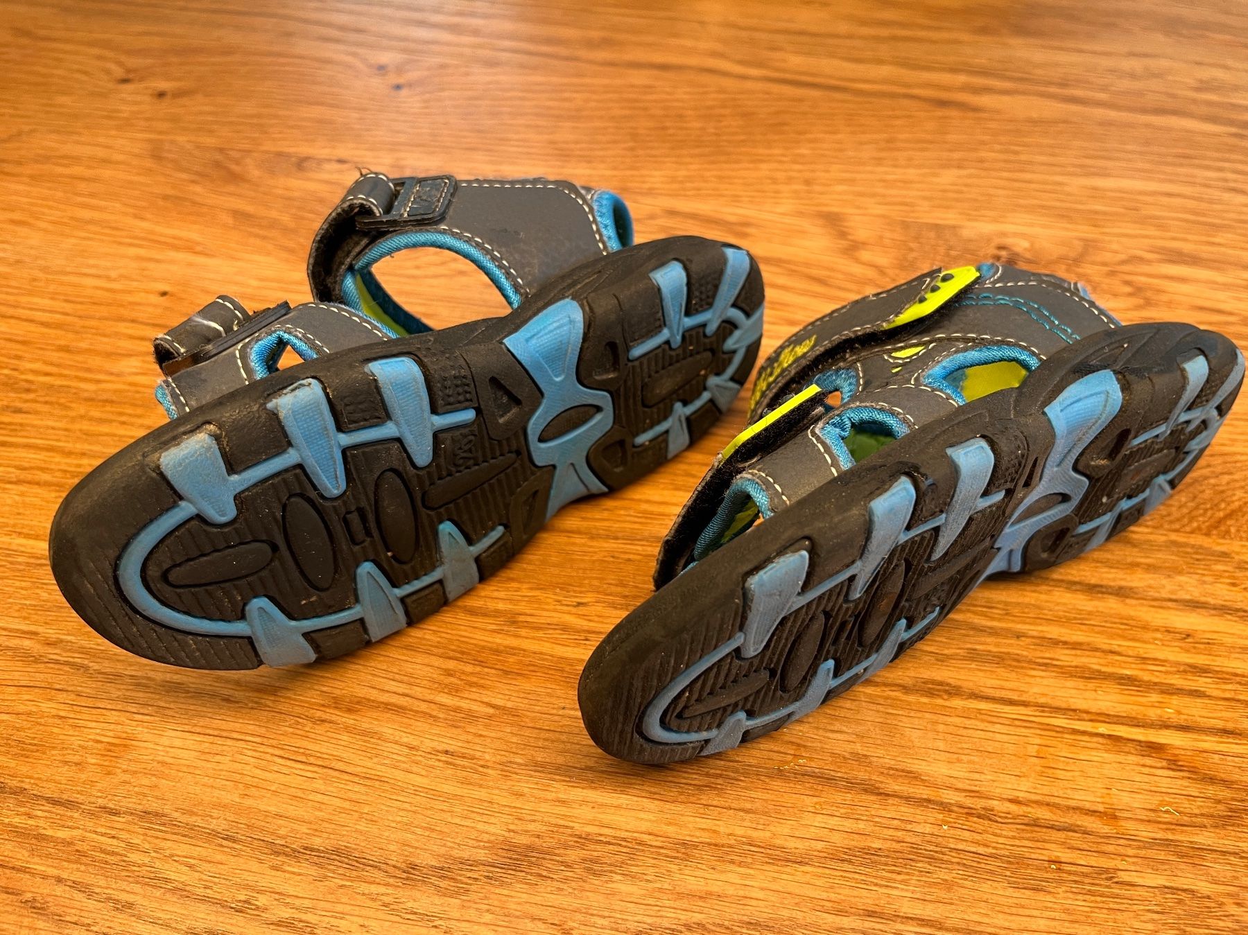 Schuhe für Jungen: Schuhpaket Grösse 26 (4 Schuhe) – Gebraucht aus Brünisried von Seisler88 6