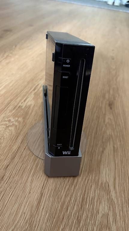 Console: Nintendo Wii mit Controller und Spielen – Usato da Winterthur venduto da Lucoelen 1