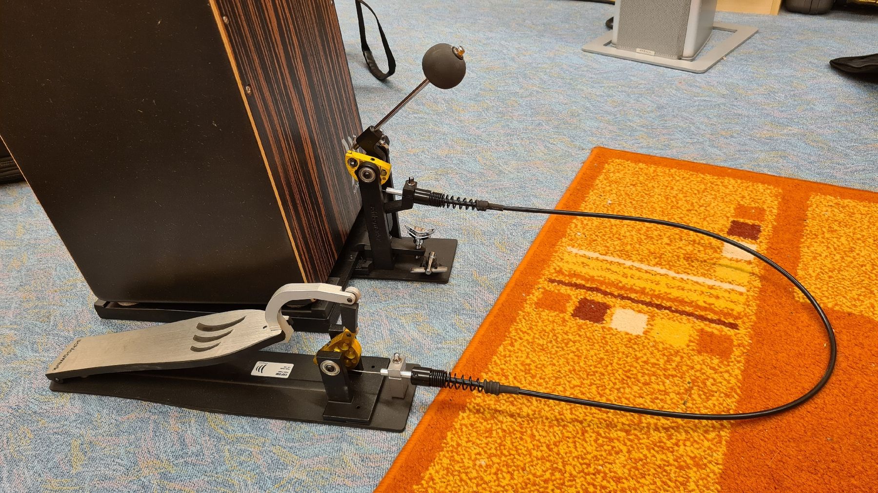 Musikinstrumente: Cajon Pedal Schlagwerk CAP200 – Gebraucht aus Seon von LivEst