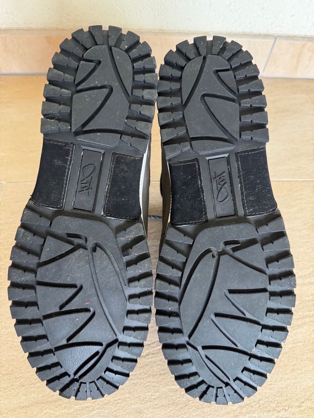 K1X Scarpe da uomo: Bottines K1X en daim gris, p.10.5/44.5 – Usato da St-Gingolph venduto da GoldenKeys 5
