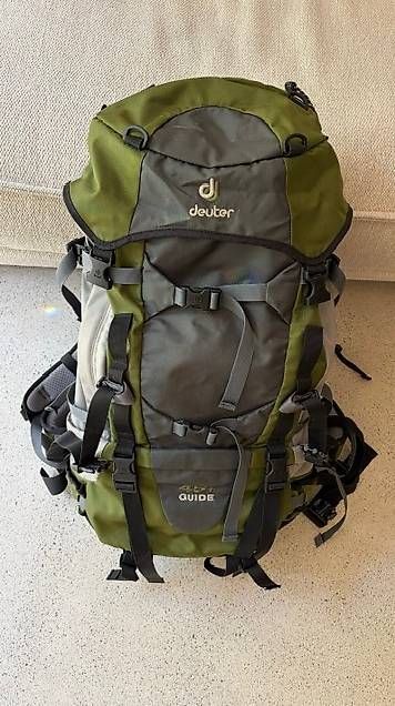 Deuter Zaini: Trekking-Wanderrucksack DEUTER 45+ – Usato da Luzern venduto da regard0