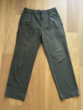 Uniqlo Herren Bundfaltenhose