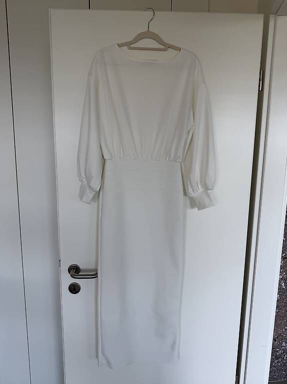 Vestiti: White Maxi Dress – Usato da Genève venduto da eka_c9sf