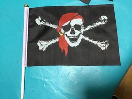 36 mini drapeaux tête de mort avec bâtons