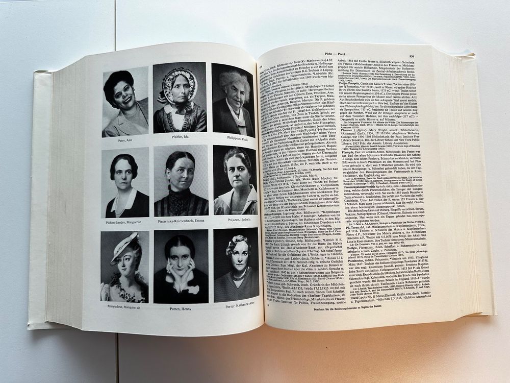 Livres: Antiquarische Bücher „Lexikon der Frau“ – D'occasion à Grosswangen par chbernet 2