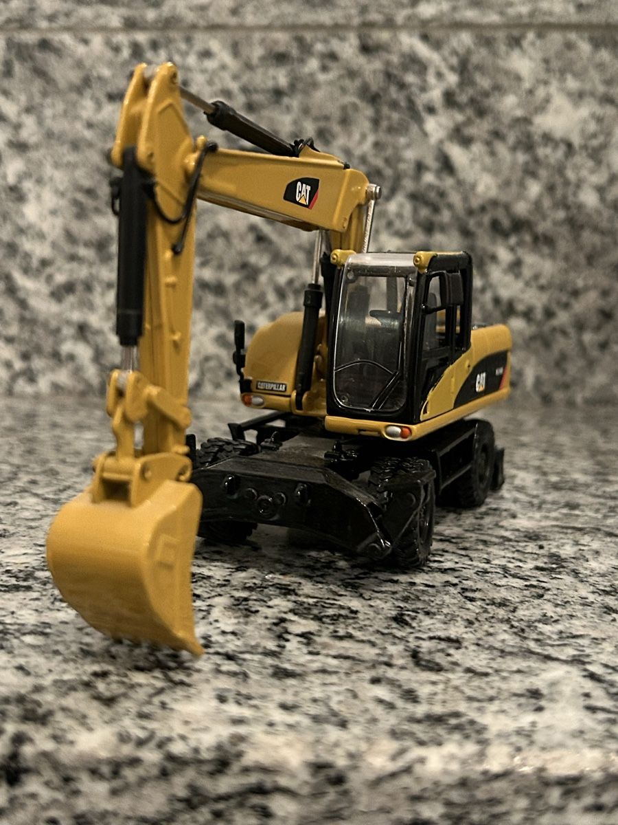Caterpillar Kit di modellismo & Modellini statici: Cat M316 D , 1:50 , Norscot – Nuovo (secondo la descrizione) da Horw venduto da Tigercat635 3