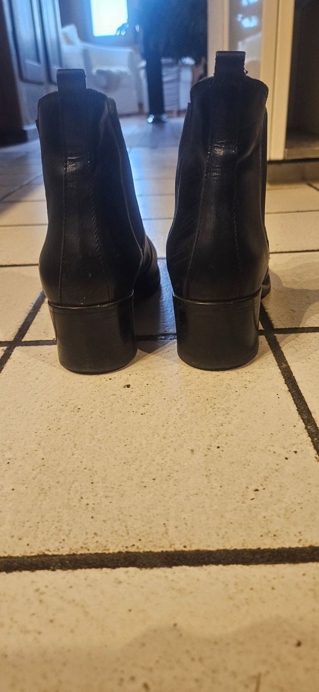Damenschuhe: Schwarze Stiefeletten aus Leder, Grösse 39 – Gebraucht aus Rosshäusern von Heldin01 2